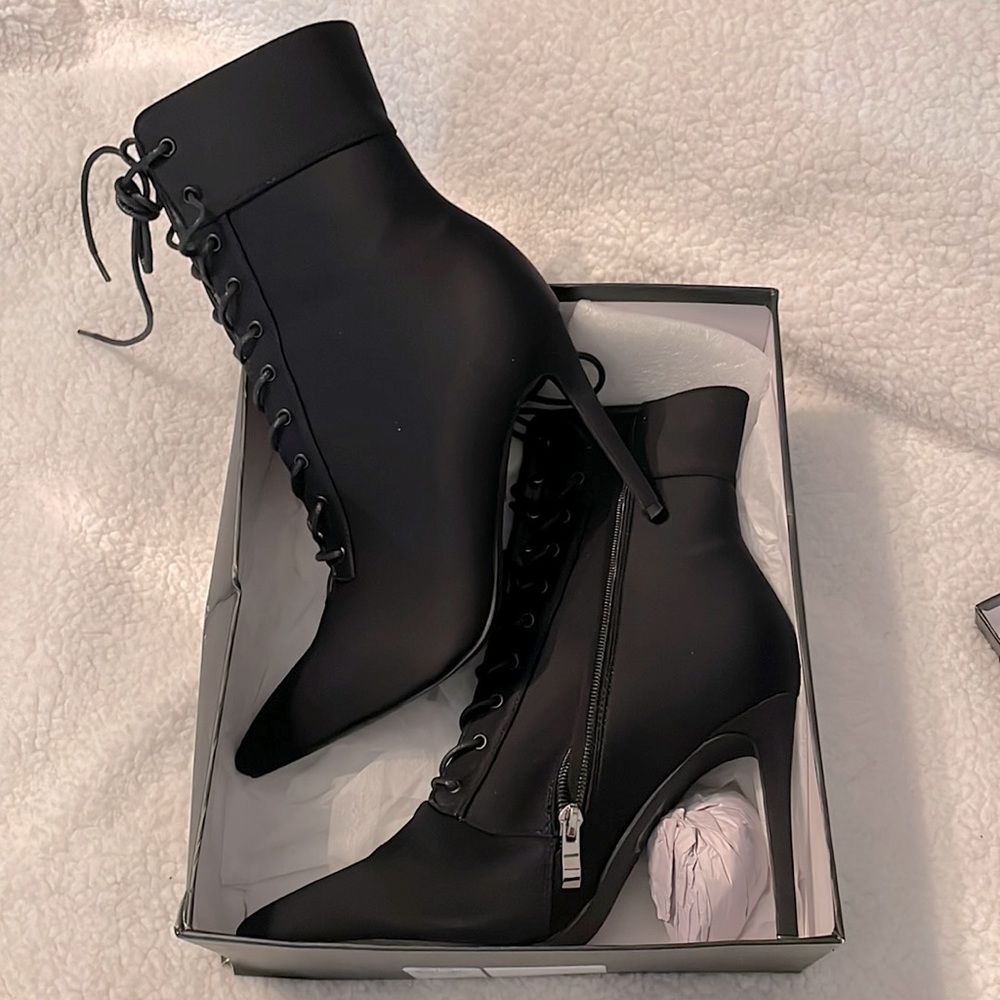 Ladies booties Azalea Wang